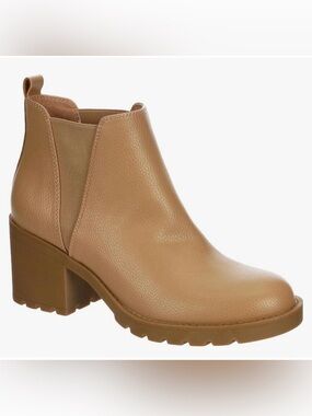 Xappeal Laura Women's Chelsea Boots. Lug outsole, round toe. Beige. 8.5-9. New